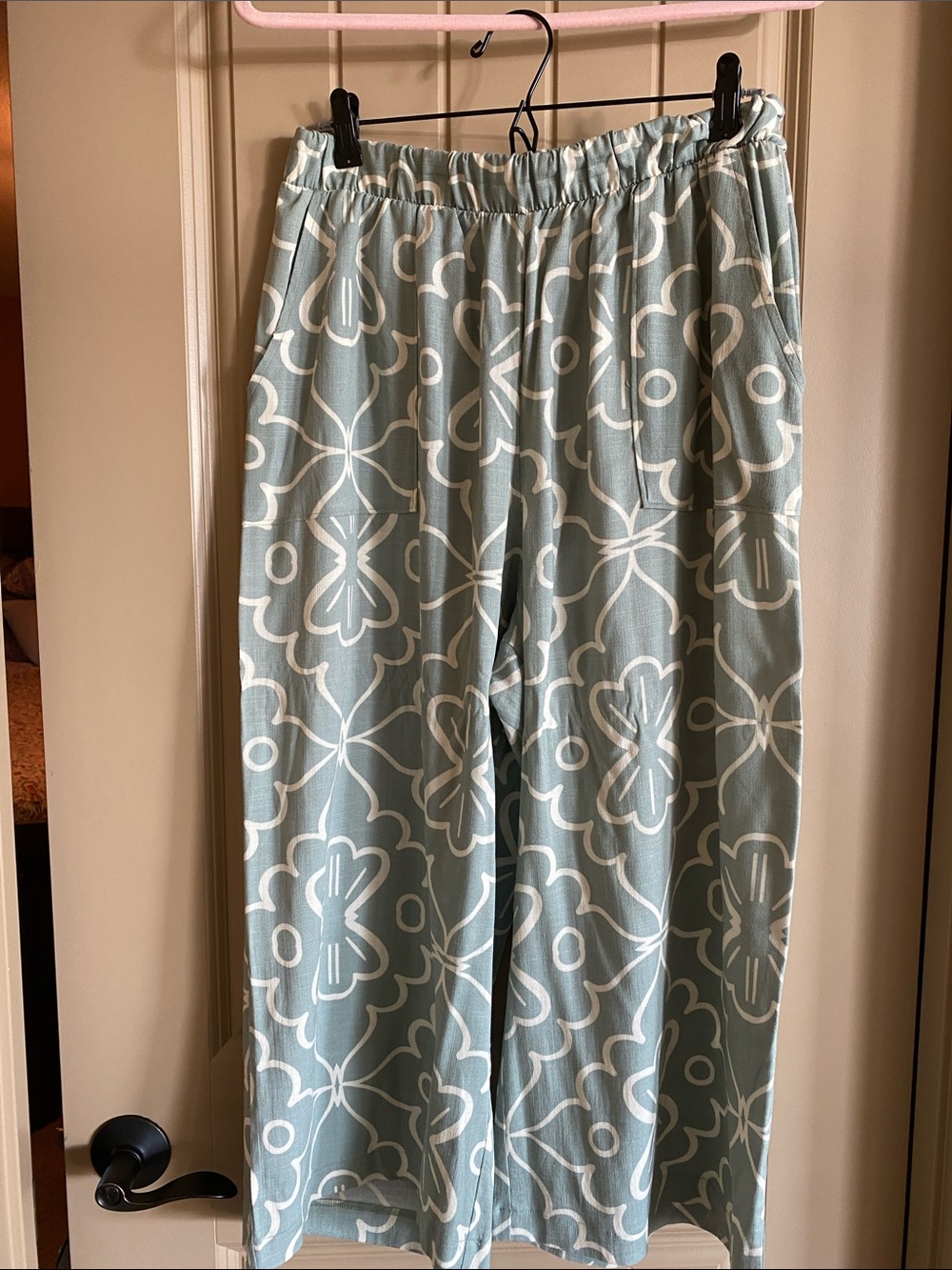 LuLaRoe Wide-Leg Pants in Light sage green and cream Floral Tile Print size Med